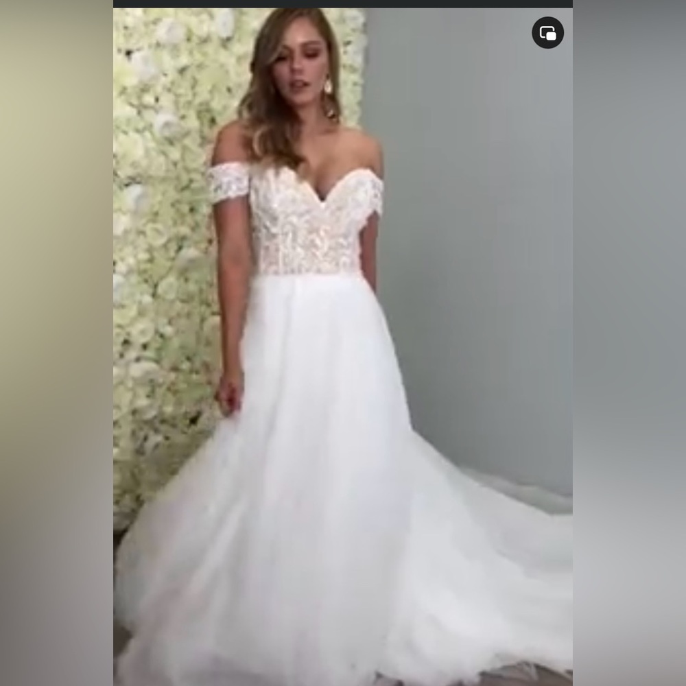 Calla Blanche Wedding Dress size 10 off shoulder Tulle Ballroom sweetheart